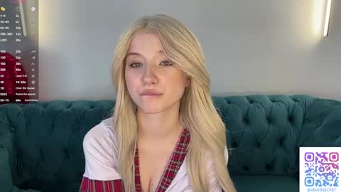 Vikki online show from May 19, 3:19 pm