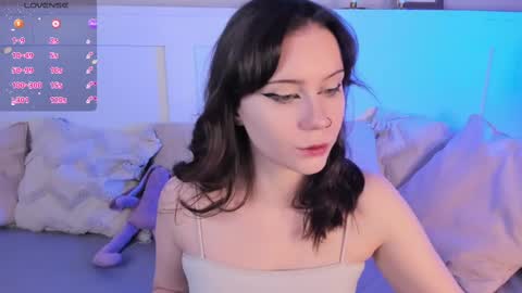 Una  online show from February 26, 12:05 pm