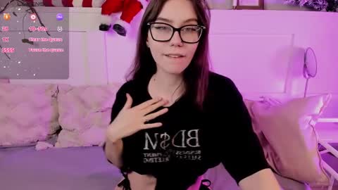 Una  online show from December 19, 9:07 am