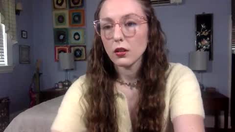 Lola Moonstone online show from May 20, 3:20 pm