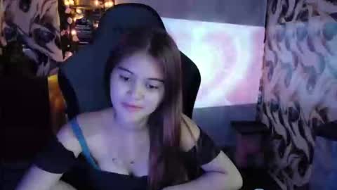 ur_prettyangel online show from May 16, 1:52 am