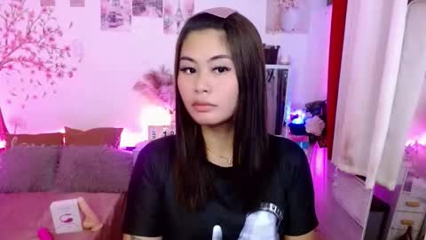 HelloIm  Girly online show from May 19, 2:29 am