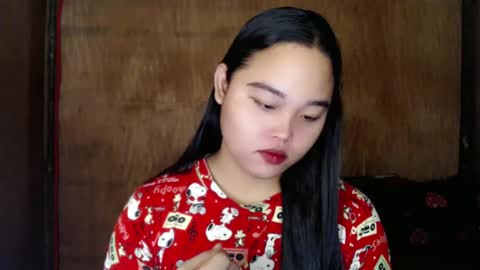 Snapshot of urasian_hotchix69 chatting on December 5, 9:17 pm Lycah online show from December 5, 9:17 pm