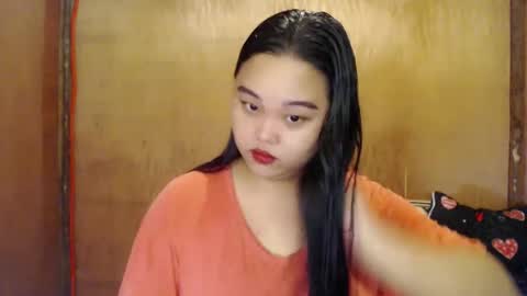 Snapshot of urasian_hotchix69 chatting on January 6, 5:19 am Lycah online show from January 6, 5:19 am