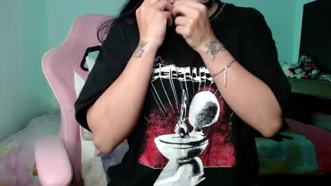 Danielle  online show from December 5, 9:50 am