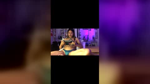 urbabygurl13 online show from April 29, 1:53 am