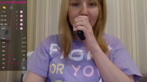 Snapshot of urbadkitty chatting on December 25, 12:58 pm urbadkitty online show from December 25, 12:58 pm