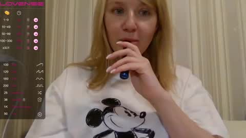 Snapshot of urbadkitty chatting on January 4, 12:49 pm urbadkitty online show from January 4, 12:49 pm