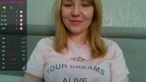 Snapshot of urbadkitty chatting on December 18, 6:32 am urbadkitty online show from December 18, 6:32 am