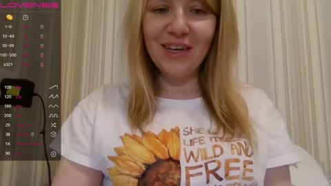 Snapshot of urbadkitty chatting on December 14, 12:55 pm urbadkitty online show from December 14, 12:55 pm
