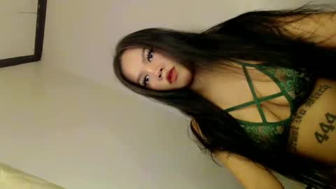 Snapshot of urbeautifulnightmare chatting on December 29, 7:06 am venice online show from December 29, 7:06 am