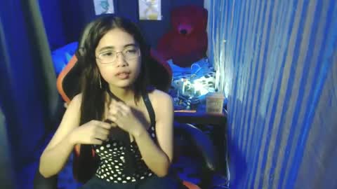 Snapshot of urdreamgirljayne chatting on December 17, 7:29 am urdreamgirljayne online show from December 17, 7:29 am