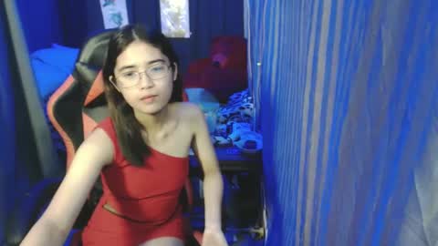 Snapshot of urdreamgirljayne chatting on December 15, 3:13 am urdreamgirljayne online show from December 15, 3:13 am