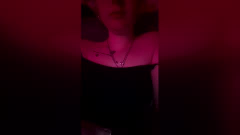 urfavvbrunette18 online show from April 29, 2:59 am