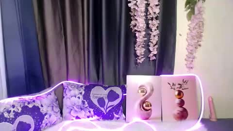 urlovely_jemma online show from May 12, 2:31 am