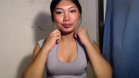 urpinay_sandra69 online show from May 26, 10:31 pm