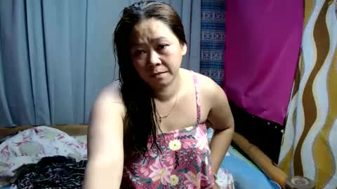 urpinay_singlemother online show from May 6, 3:21 am