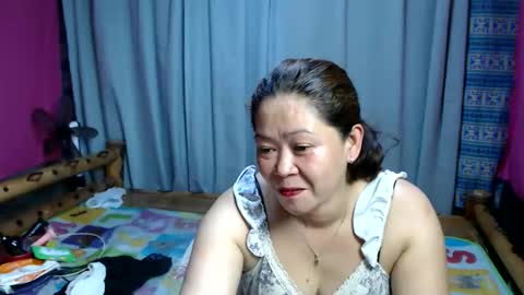urpinay_singlemother online show from May 10, 10:28 am