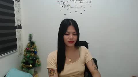 hi im kim online show from December 12, 11:18 am