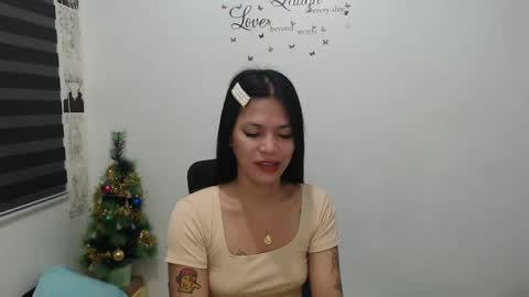 hi im kim online show from December 12, 11:25 pm