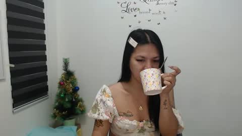 hi im kim online show from December 11, 1:05 am