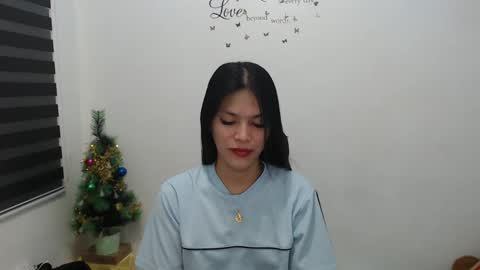 hi im kim online show from December 6, 11:22 am