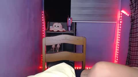 Snapshot of ursexy_ash chatting on December 28, 4:52 pm ash online show from December 28, 4:52 pm