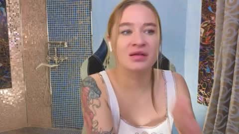 Leila online show from October 19, 6:32 pm