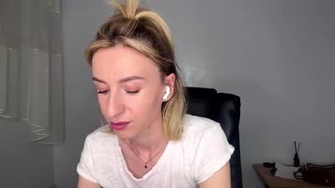 Roxy online show from May 26, 7:46 pm
