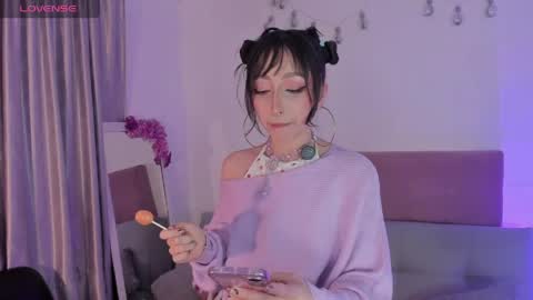 v1cky_ online show from May 19, 11:12 pm