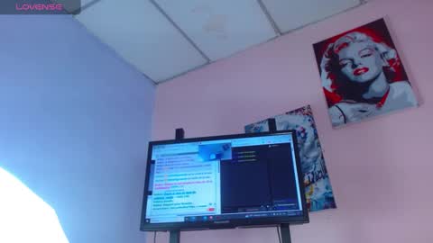 Vahiolet smith online show from December 14, 2:10 pm