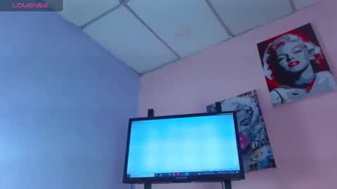 Vahiolet smith online show from December 4, 3:43 pm