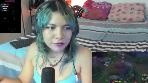 Vaiolet1314 online show from January 11, 5:01 am