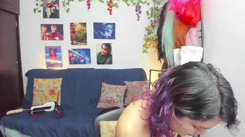 Vaiolet1314 online show from May 8, 11:17 pm