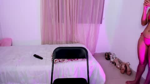 HI IM NEW online show from June 4, 8:46 pm