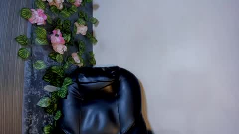 Valentina  Dolls online show from May 23, 10:30 pm