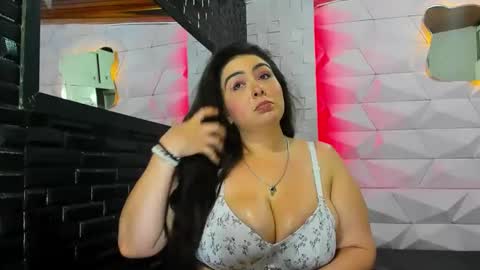 Snapshot of valentina_coba11 chatting on December 20, 9:17 pm Valentina online show from December 20, 9:17 pm