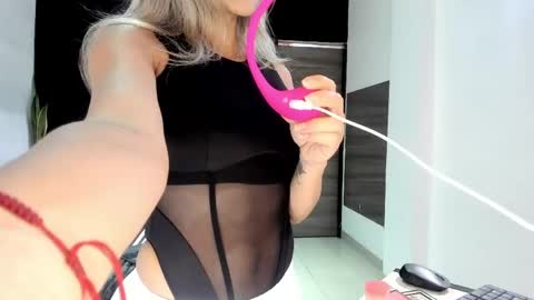 valentina_herrrera online show from May 26, 5:12 pm