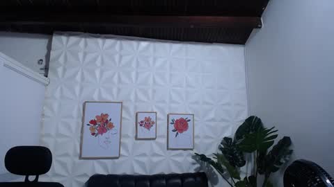 Snapshot of valentina_mature chatting on January 20, 10:04 pm Valentina online show from January 20, 10:04 pm