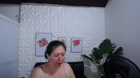 Snapshot of valentina_mature chatting on February 5, 11:06 pm Valentina online show from February 5, 11:06 pm