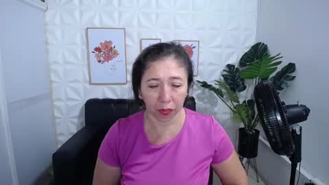 Snapshot of valentina_mature chatting on February 1, 3:19 am Valentina online show from February 1, 3:19 am