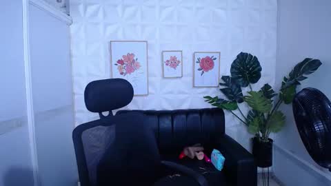 Snapshot of valentina_mature chatting on September 22, 11:58 pm Valentina online show from September 22, 11:58 pm