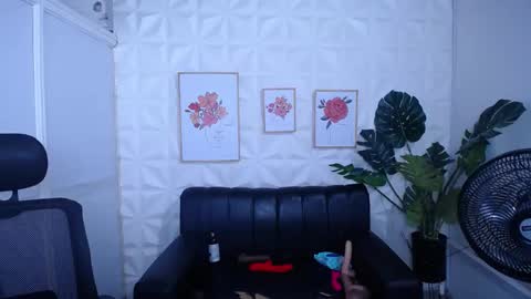 Snapshot of valentina_mature chatting on September 24, 11:59 pm Valentina online show from September 24, 11:59 pm