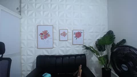 Snapshot of valentina_mature chatting on March 5, 11:06 pm Valentina online show from March 5, 11:06 pm