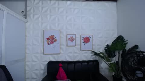 Snapshot of valentina_mature chatting on March 1, 11:26 pm Valentina online show from March 1, 11:26 pm