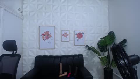 Snapshot of valentina_mature chatting on February 25, 10:53 pm Valentina online show from February 25, 10:53 pm