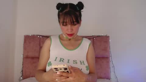 Valen independent model online show from March 17, 3:05 pm