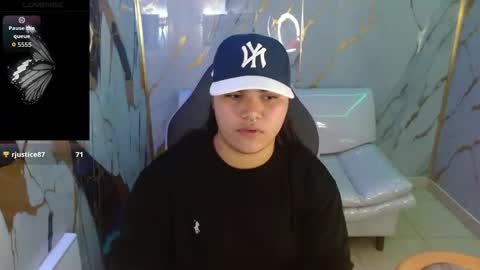valeri_harpers4 online show from May 1, 2:59 am