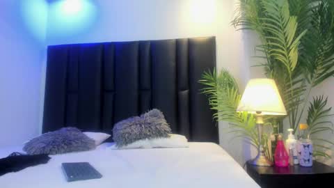 valeri_tafur online show from November 15, 11:11 am