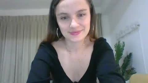 valeriafrannco online show from September 13, 5:15 am